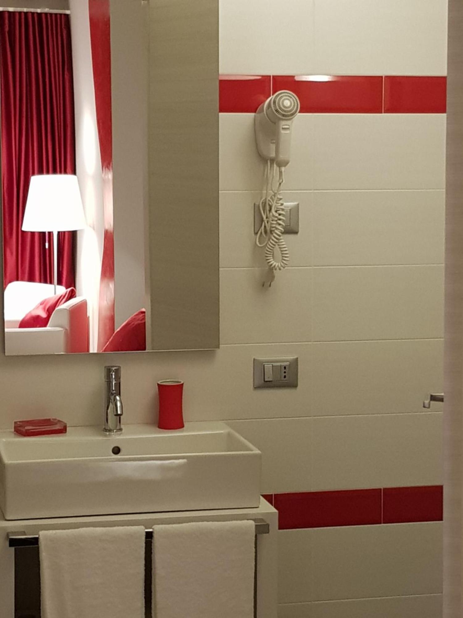 B&B Gardacharme Desenzano del Garda Ruang foto